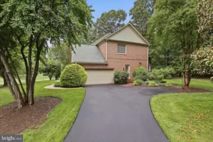 11711 Saddle Crescent Cir, Oakton, VA 22124 - Photo 2