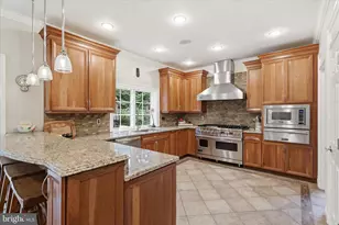11711 Saddle Crescent Cir, Oakton, VA 22124 - Photo 14