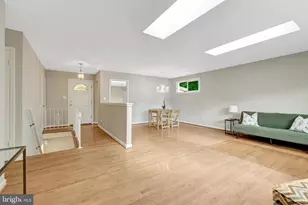 8712 Piccadilly Pl, Springfield, VA 22151 - Photo 4