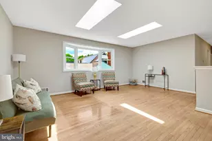 8712 Piccadilly Pl, Springfield, VA 22151 - Photo 6