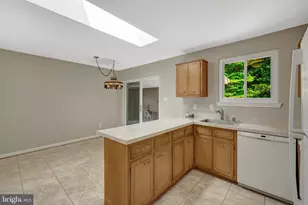 8712 Piccadilly Pl, Springfield, VA 22151 - Photo 14