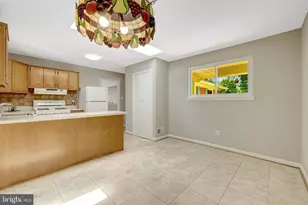 8712 Piccadilly Pl, Springfield, VA 22151 - Photo 16