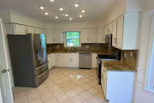 8201 Bell Ln, Vienna, VA 22182 - Photo 4