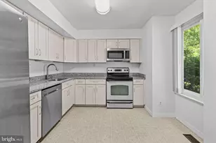 6018 Timber Hollow Ln, Springfield, VA 22152 - Photo 10