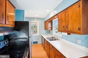2405 Phillips Dr, Alexandria, VA 22306 - Photo 8