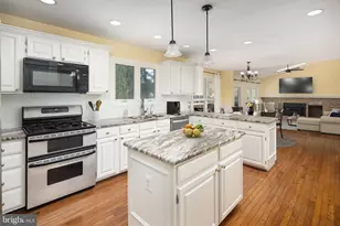 14392 Flourcastle Ct, Centreville, VA 20120 - Photo 18