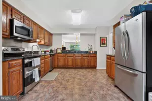 9063 Golden Sunset Ln, Springfield, VA 22153 - Photo 8