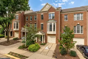 4024 Heatherstone Ct, Fairfax, VA 22030 - Photo 2