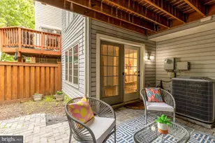 4024 Heatherstone Ct, Fairfax, VA 22030 - Photo 12