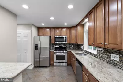 14894 Lambeth Square, Centreville, VA 20120 - Photo 10