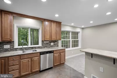 14894 Lambeth Square, Centreville, VA 20120 - Photo 12