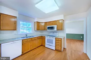8508 Silverdale Rd, Lorton, VA 22079 - Photo 16