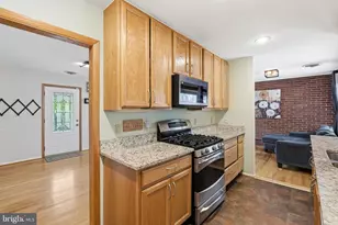 6817 Valley Brook Dr, Falls Church, VA 22042 - Photo 8