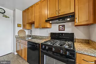 6641 Wakefield Dr, Alexandria, VA 22307 - Photo 8
