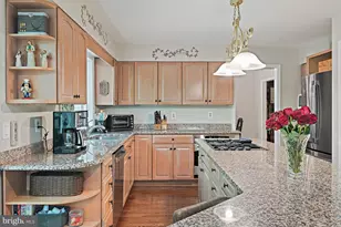 9830 Faust Dr, Vienna, VA 22182 - Photo 18
