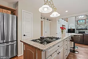 9830 Faust Dr, Vienna, VA 22182 - Photo 16