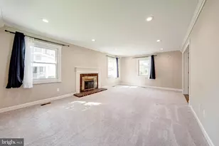 13204 Pressmont Ln, Fairfax, VA 22033 - Photo 4