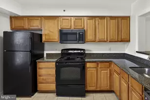 3179 Summit Square Dr, Oakton, VA 22124 - Photo 16