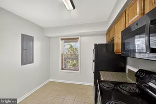 3179 Summit Square Dr, Oakton, VA 22124 - Photo 18