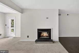 3179 Summit Square Dr, Oakton, VA 22124 - Photo 28