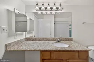 3179 Summit Square Dr, Oakton, VA 22124 - Photo 32
