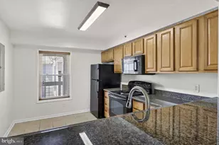 3179 Summit Square Dr, Oakton, VA 22124 - Photo 18