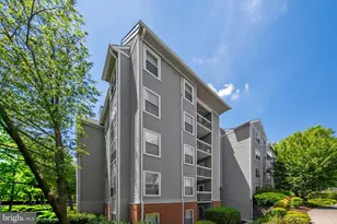 3179 Summit Square Dr, Oakton, VA 22124 - Photo 4
