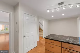6860 Williamsburg Pond Ct, Falls Church, VA 22043 - Photo 16