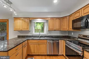 6860 Williamsburg Pond Ct, Falls Church, VA 22043 - Photo 14