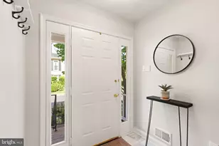 7001 Dunningham Pl, McLean, VA 22101 - Photo 4