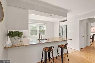 7001 Dunningham Pl, McLean, VA 22101 - Photo 8