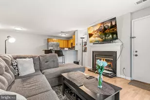 11705 Summerchase Cir, Reston, VA 20194 - Photo 6