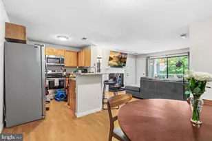 11705 Summerchase Cir, Reston, VA 20194 - Photo 14