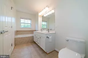 4191 Lochleven Tr, Fairfax, VA 22030 - Photo 18