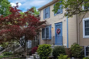 6806 Heatherway Ct, Alexandria, VA 22315 - Photo 2