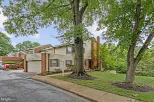926 Moorefield Creek Rd SW, Vienna, VA 22180 - Photo 2