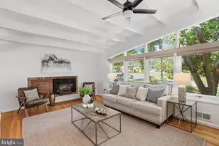 8900 Camfield Dr, Alexandria, VA 22308 - Photo 4