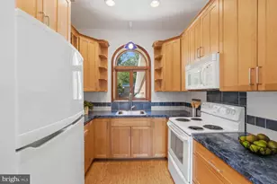 8900 Camfield Dr, Alexandria, VA 22308 - Photo 32