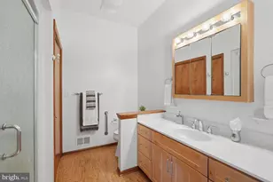 8900 Camfield Dr, Alexandria, VA 22308 - Photo 30