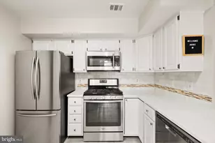 12237 Fairfield House Dr, Fairfax, VA 22033 - Photo 6