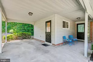 5310 Gainsborough Dr, Fairfax, VA 22032 - Photo 2