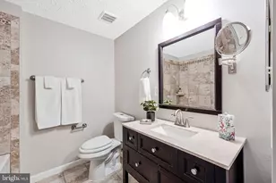 2038 Brooks Square Pl, Falls Church, VA 22043 - Photo 16