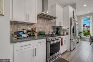 4489 Lateleaf Trl, Fairfax, VA 22030 - Photo 4
