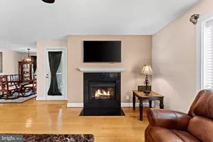 3175 Summit Square Dr, Oakton, VA 22124 - Photo 6