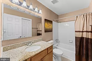 3175 Summit Square Dr, Oakton, VA 22124 - Photo 32