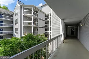 3175 Summit Square Dr, Oakton, VA 22124 - Photo 36