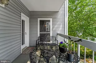 3175 Summit Square Dr, Oakton, VA 22124 - Photo 34