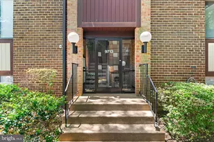 9713 Kings Crown Ct, Fairfax, VA 22031 - Photo 2