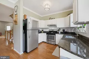 14215 Beddingfield Way, Centreville, VA 20121 - Photo 4