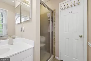 8664 Pohick Forest Ct, Springfield, VA 22153 - Photo 28